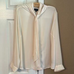 W H O. W H A T. W E A R.  T O P